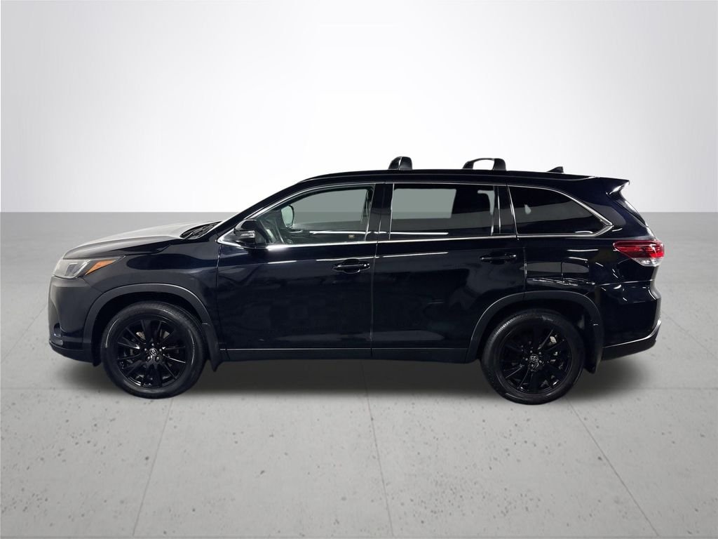 Used 2019 Midnight Black Metallic Toyota SE image 9
