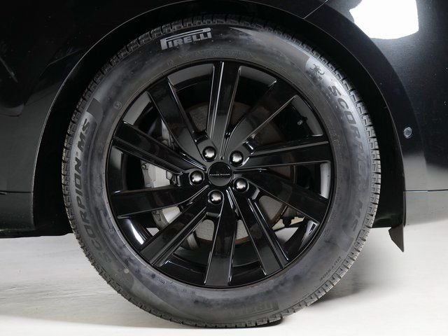 Used 2023 Santorini Black Metallic Land Rover SE image 9