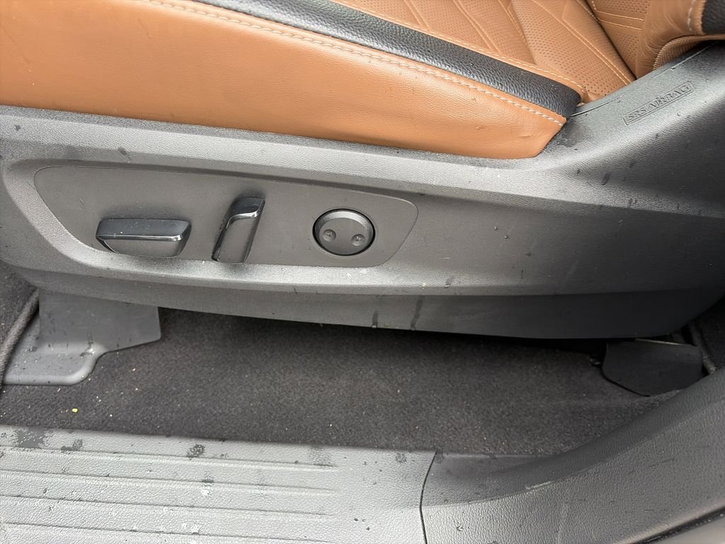 Used 2023 White Nissan Platinum image 12