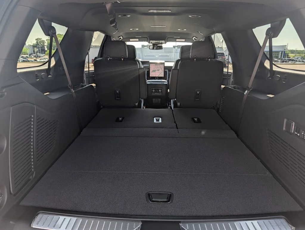 2026 GMC Yukon XL Denali - Photo 9