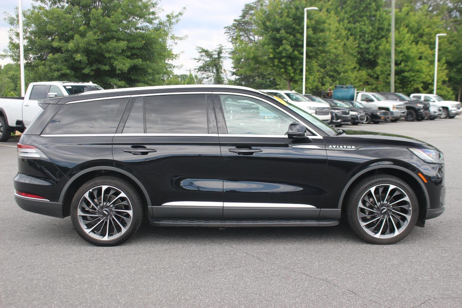 Used 2025 Infinite Black Metallic Clearcoat Lincoln Reserve image 8
