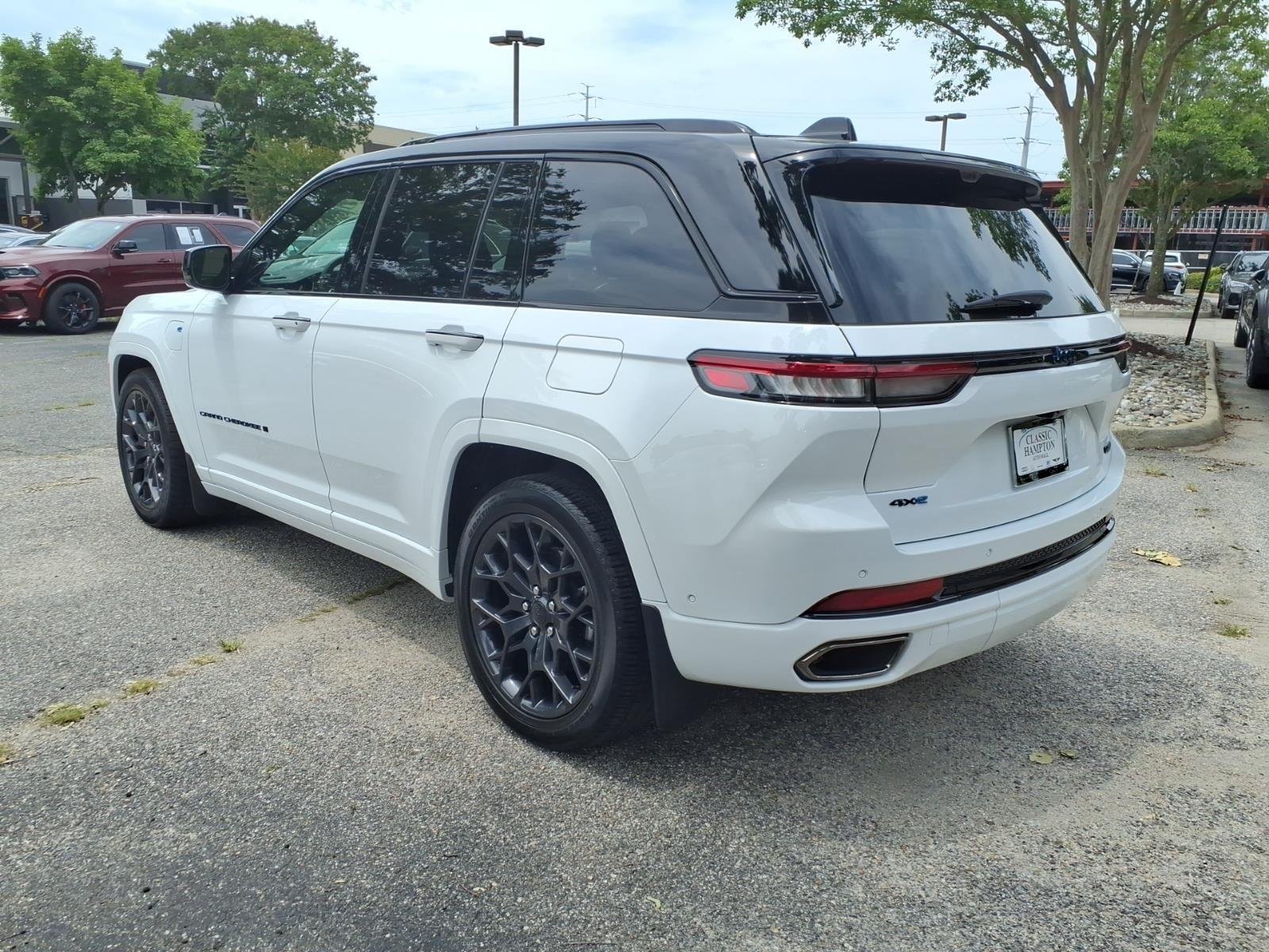 Used 2025 Bright White Clearcoat Jeep Summit Reserve image 8