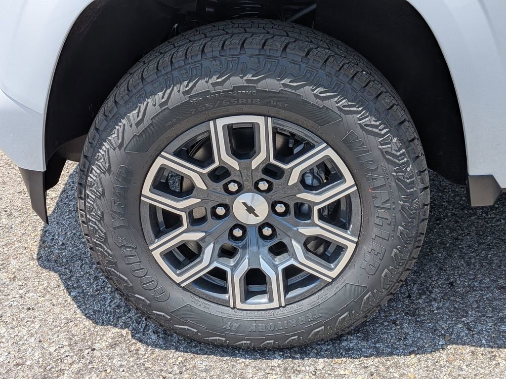 New 2026 Summit White Chevrolet Z71 image 11