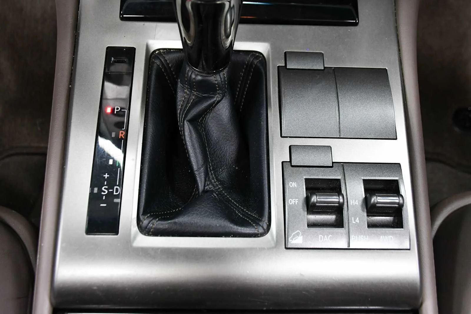 Used 2018 Starfire Pearl Lexus  image 24