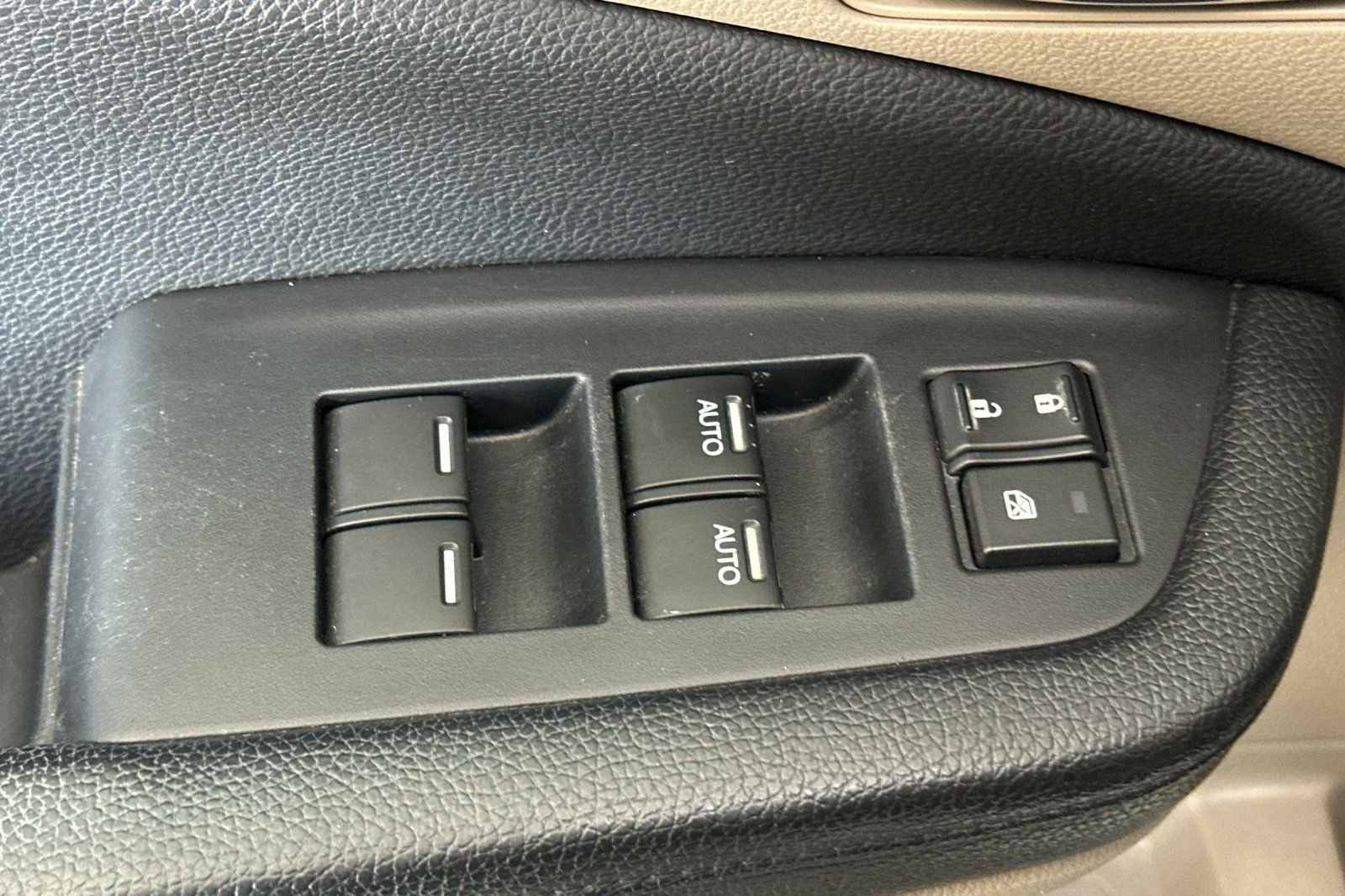 Used 2016 White Honda EX-L image 12