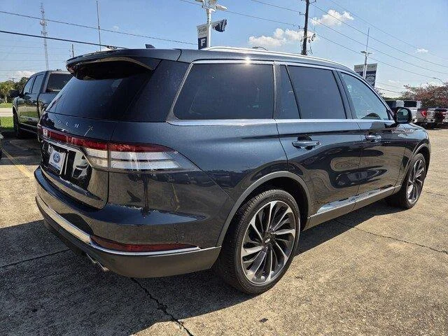 Used 2023 Flight Blue Metallic Clearcoat Lincoln Reserve image 5