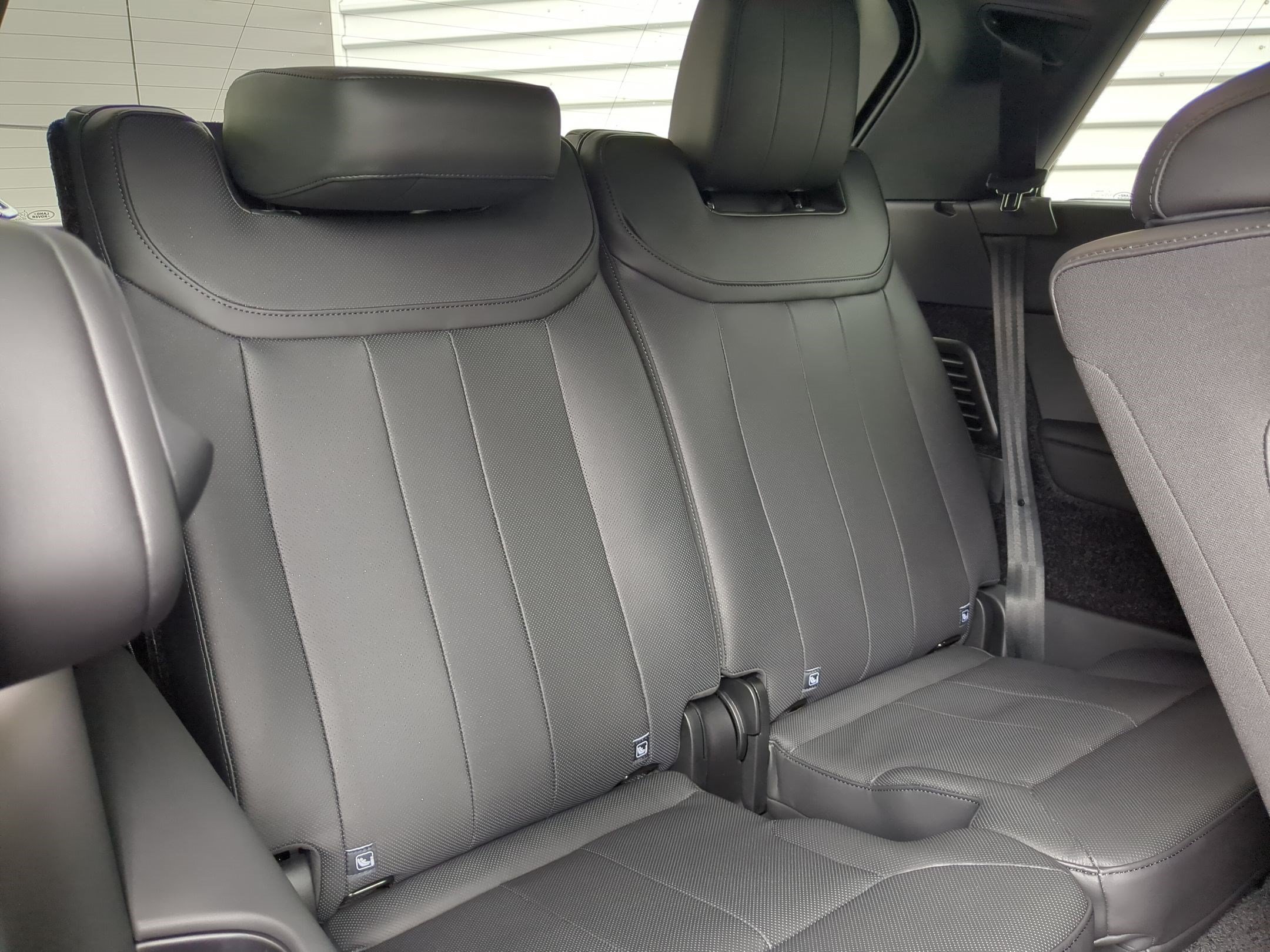 New 2026 Carpathian Grey Land Rover P400 SE LWB 7 Seat image 29