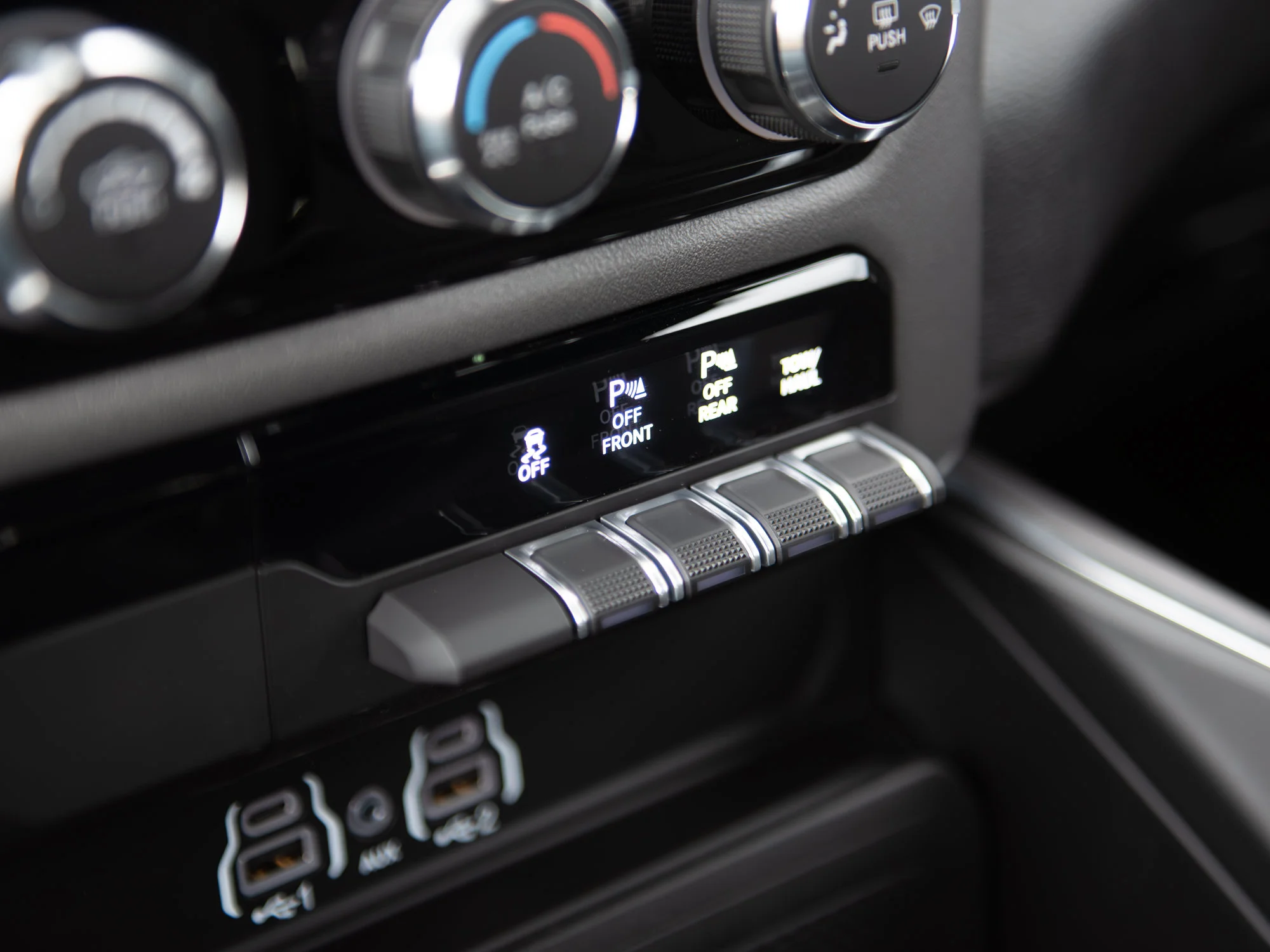 New 2026 White RAM Express* Crew Cab 4x4, 3.92 Rear Axle Ratio, Running Boards, Adaptive Cruise image 19