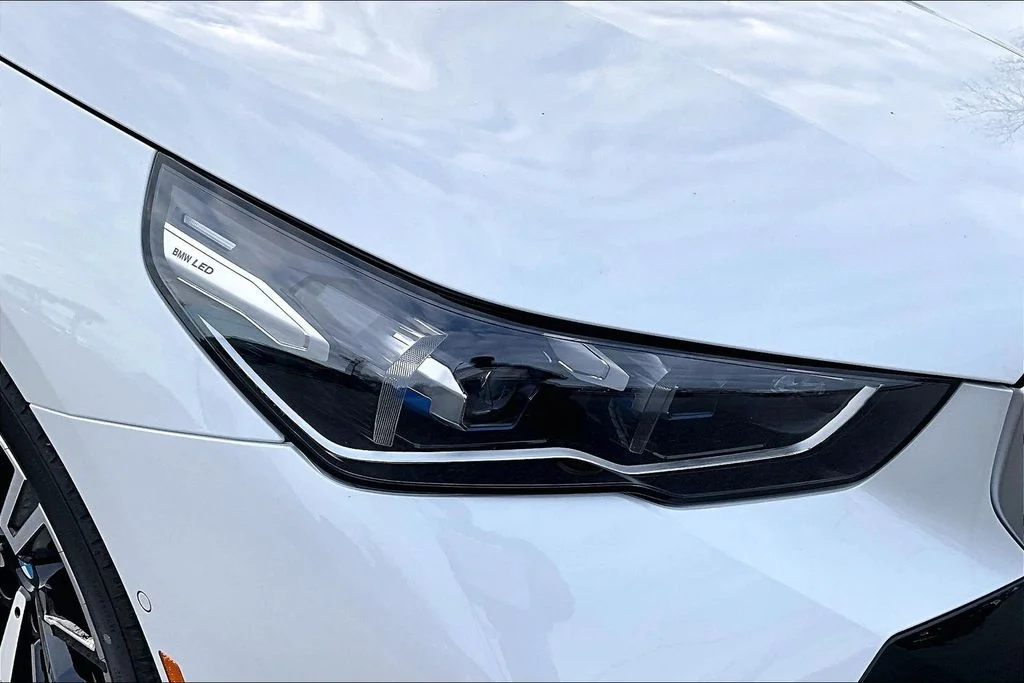 2026 BMW 5 Series 550e - Photo 16
