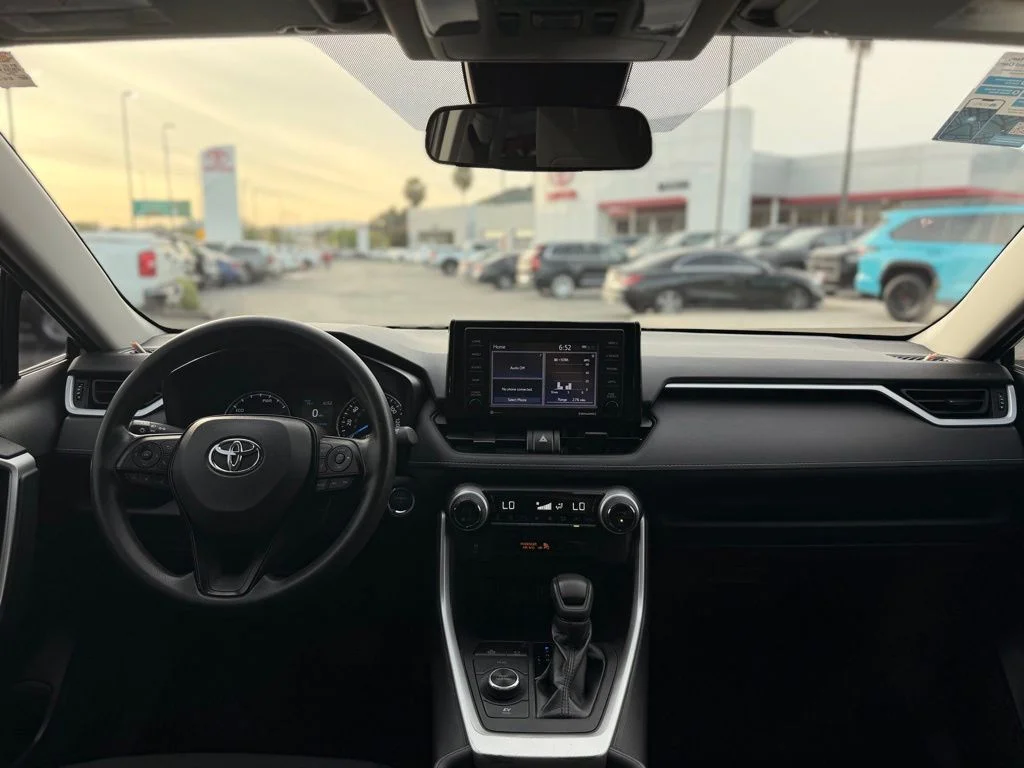 Used 2022  Toyota XLE image 31
