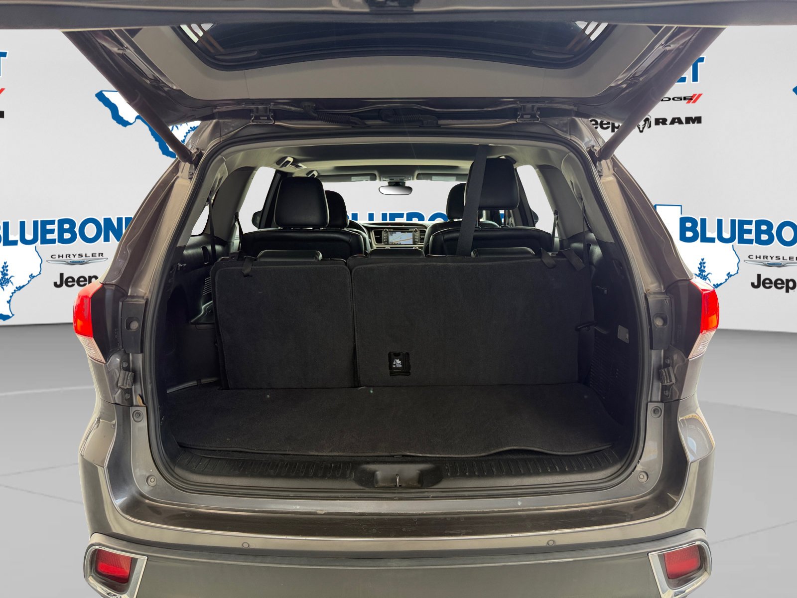 Used 2018 Gray Toyota  image 23