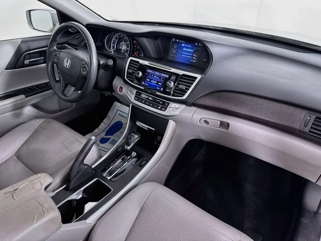 Used 2014 Silver Honda EX-L image 35