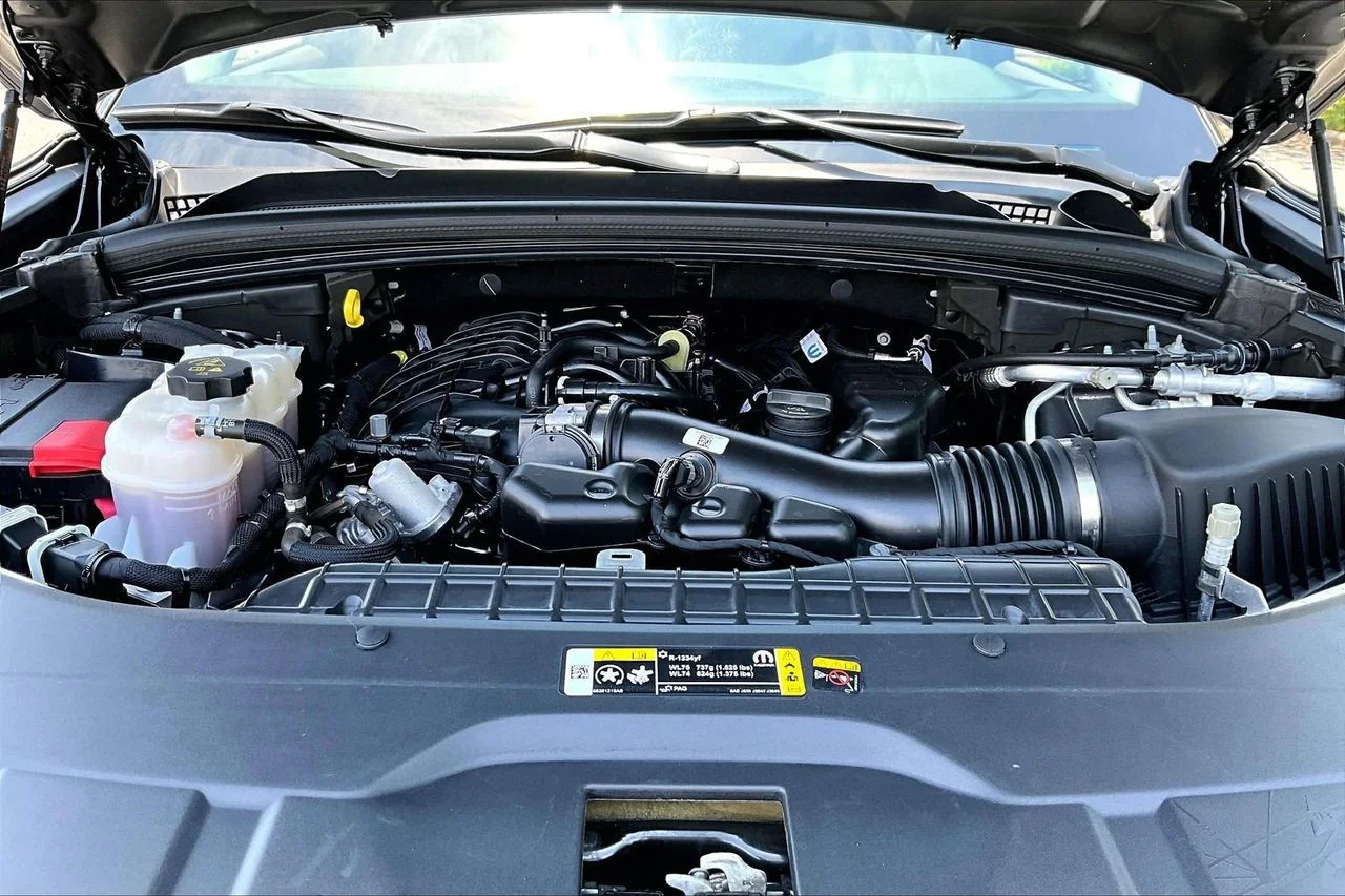 Used 2023 Gray Jeep Limited image 37