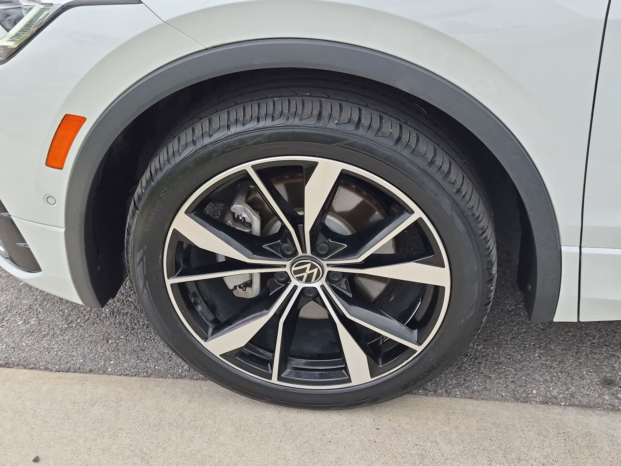 Used 2022 Pure White Volkswagen SEL R-Line image 12