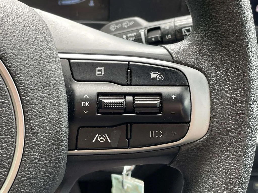 Used 2025 White Kia LX image 20