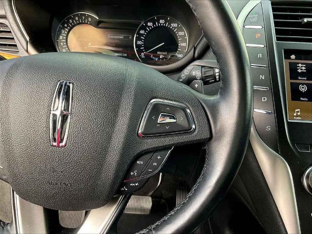 Used 2019 Burgundy Lincoln Reserve image 13