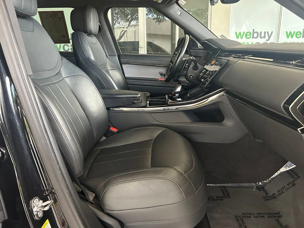 Used 2024 Black Land Rover Dynamic SE image 23