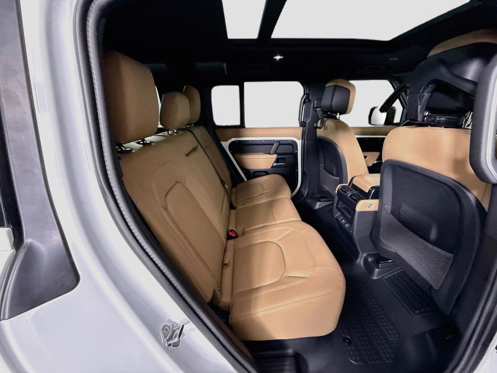 New 2026 Fuji White Land Rover X-Dynamic SE image 22