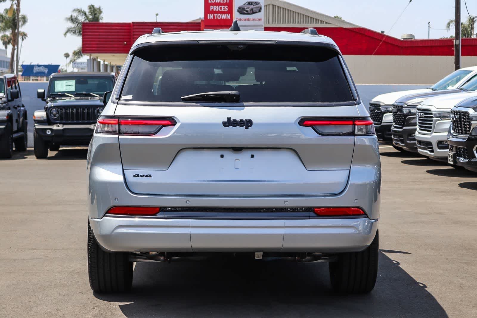 New 2026 Silver Zynith Exterior Paint Jeep Limited Reserve image 5