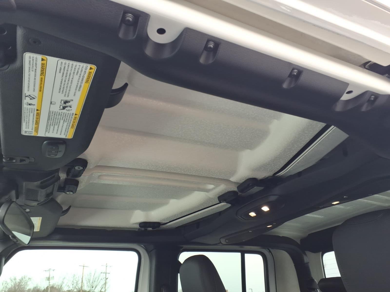 New 2026 Bright White Clear-Coat Exterior Paint Jeep Sahara image 5