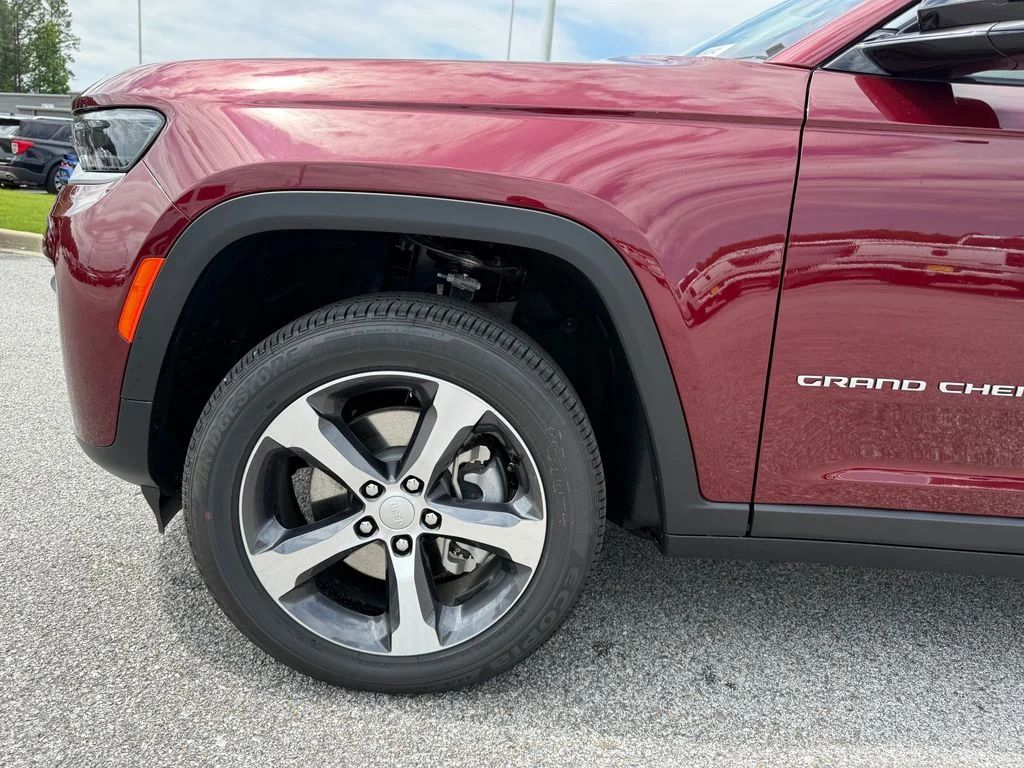 New 2026 Velvet Red Pearl-Coat Exterior Paint Jeep Limited image 23