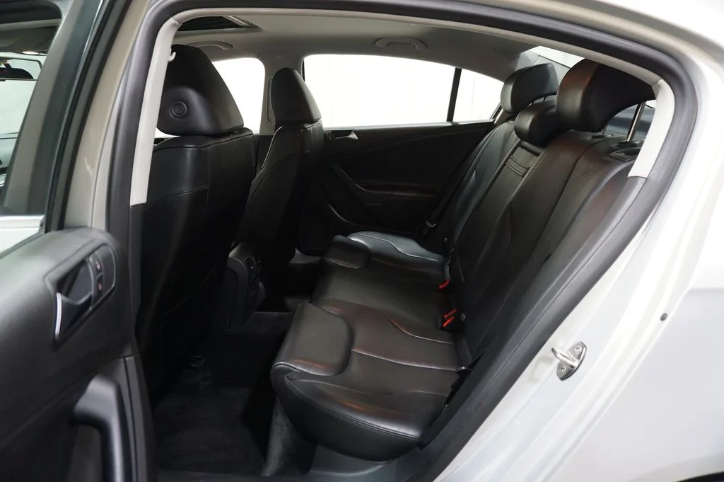 Used 2010 Silver Volkswagen Komfort image 11