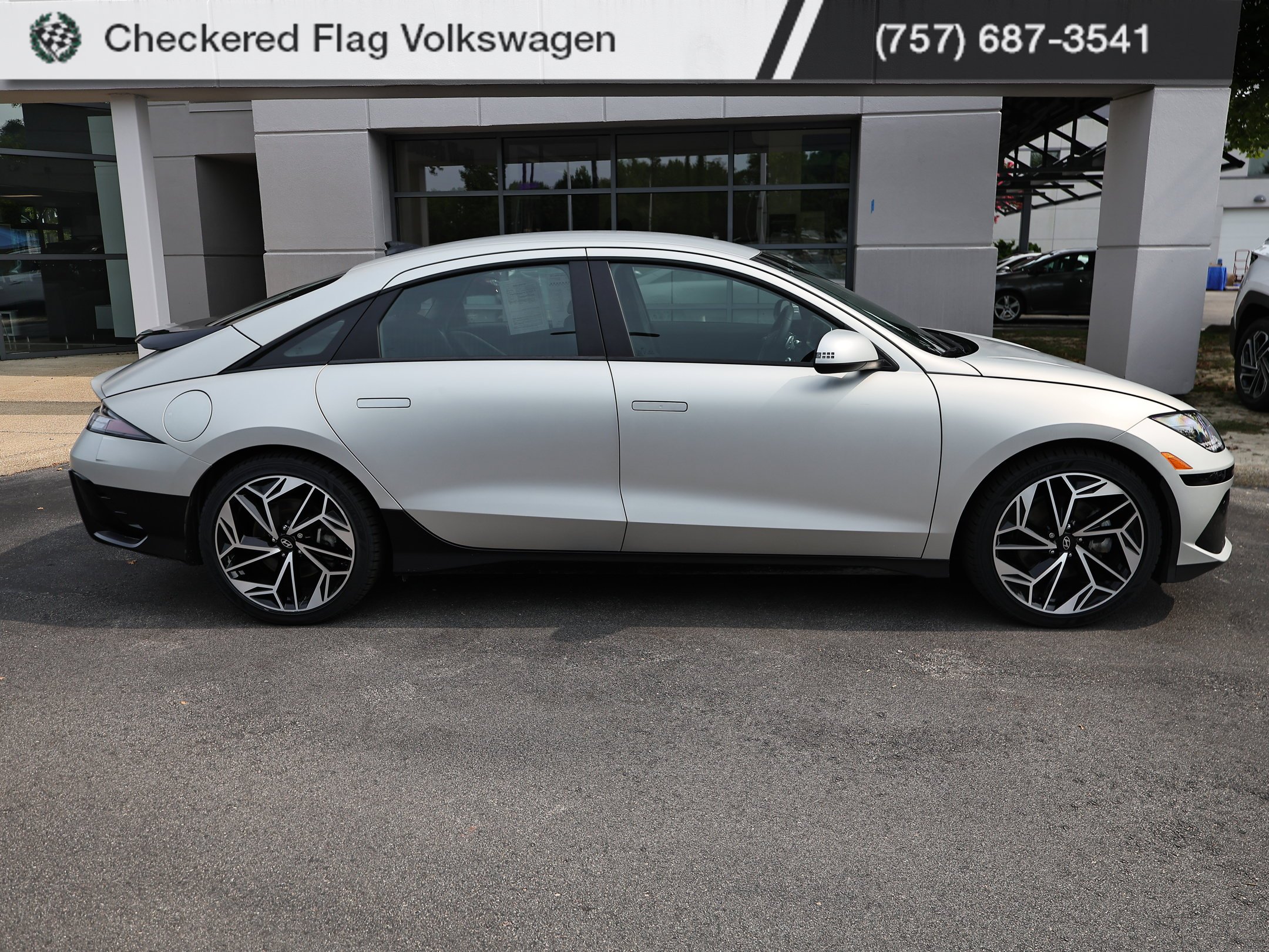 Used 2023 Gravity Gold Matte Hyundai SEL image 4