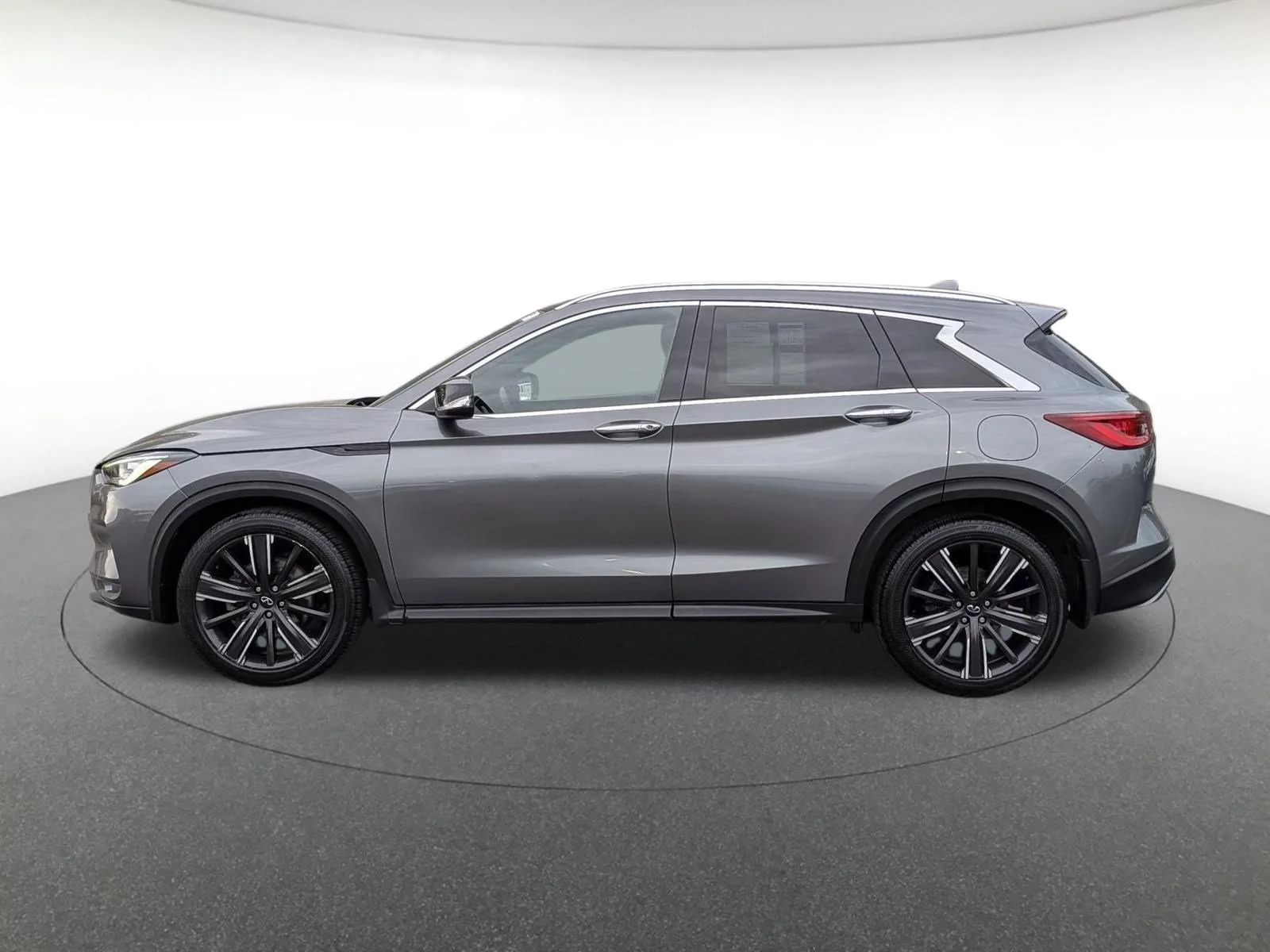 Used 2022 Graphite Shadow INFINITI LUXE image 8