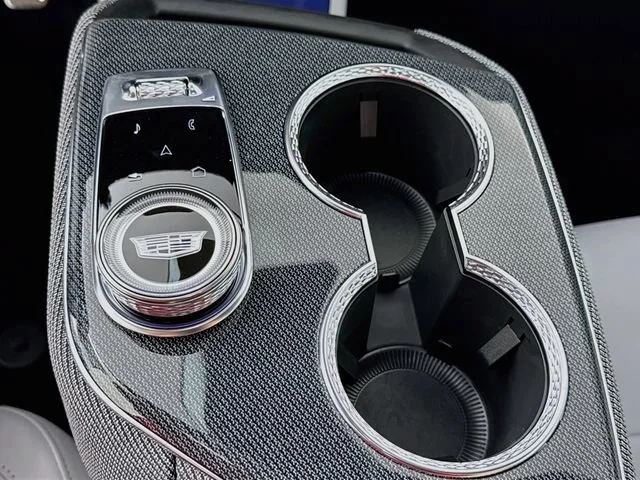 2027 Cadillac OPTIQ Luxury - Photo 17