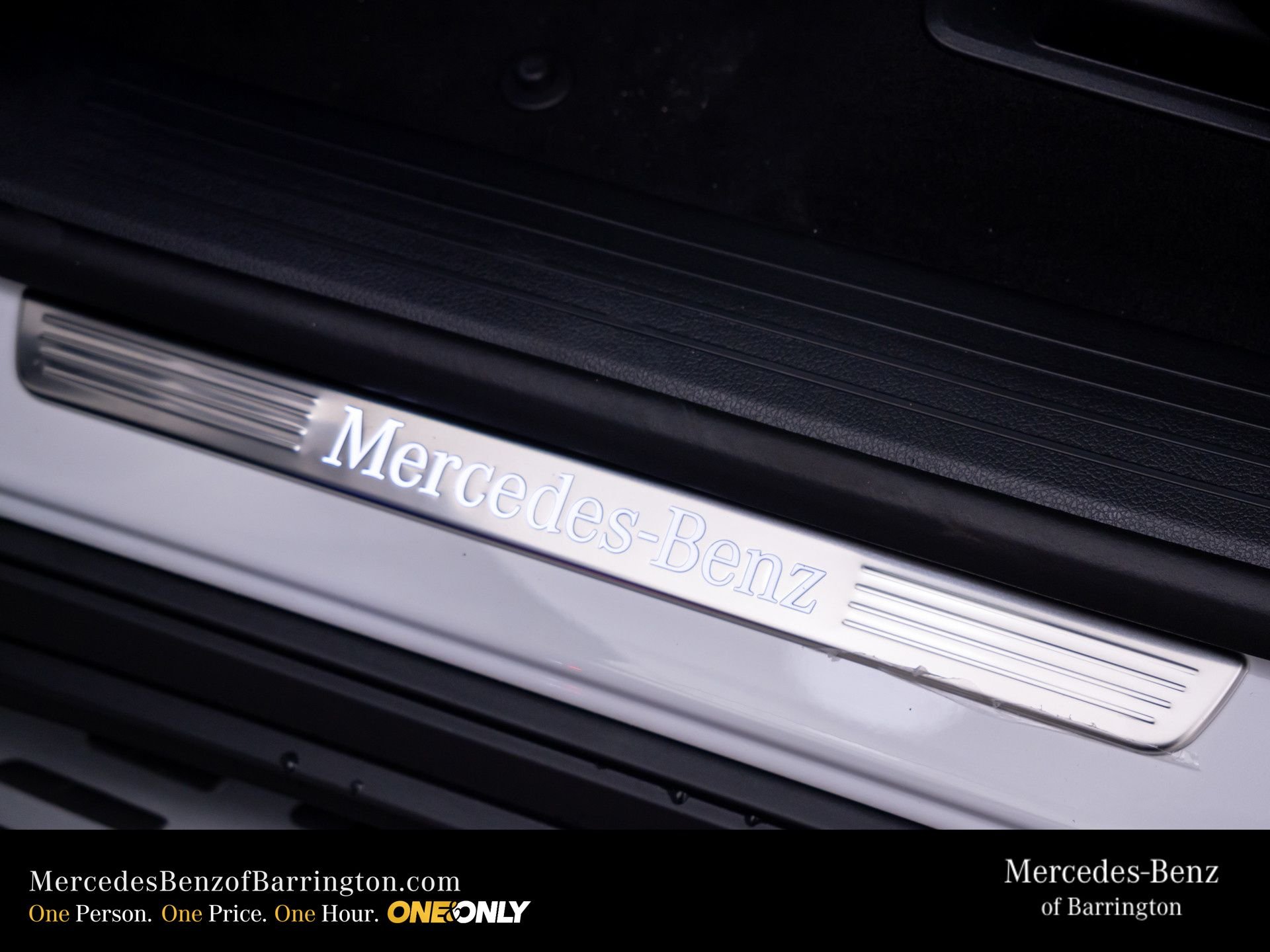 New 2026 MANUFAKTUR Moonlight White Metallic Mercedes-Benz GLE 350 image 17