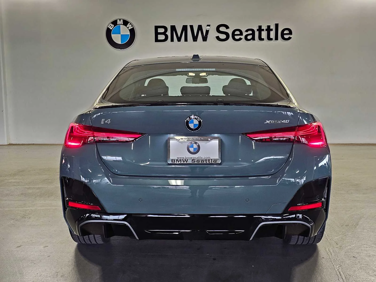 New 2026 Cape York Green Metallic BMW xDrive40 image 5