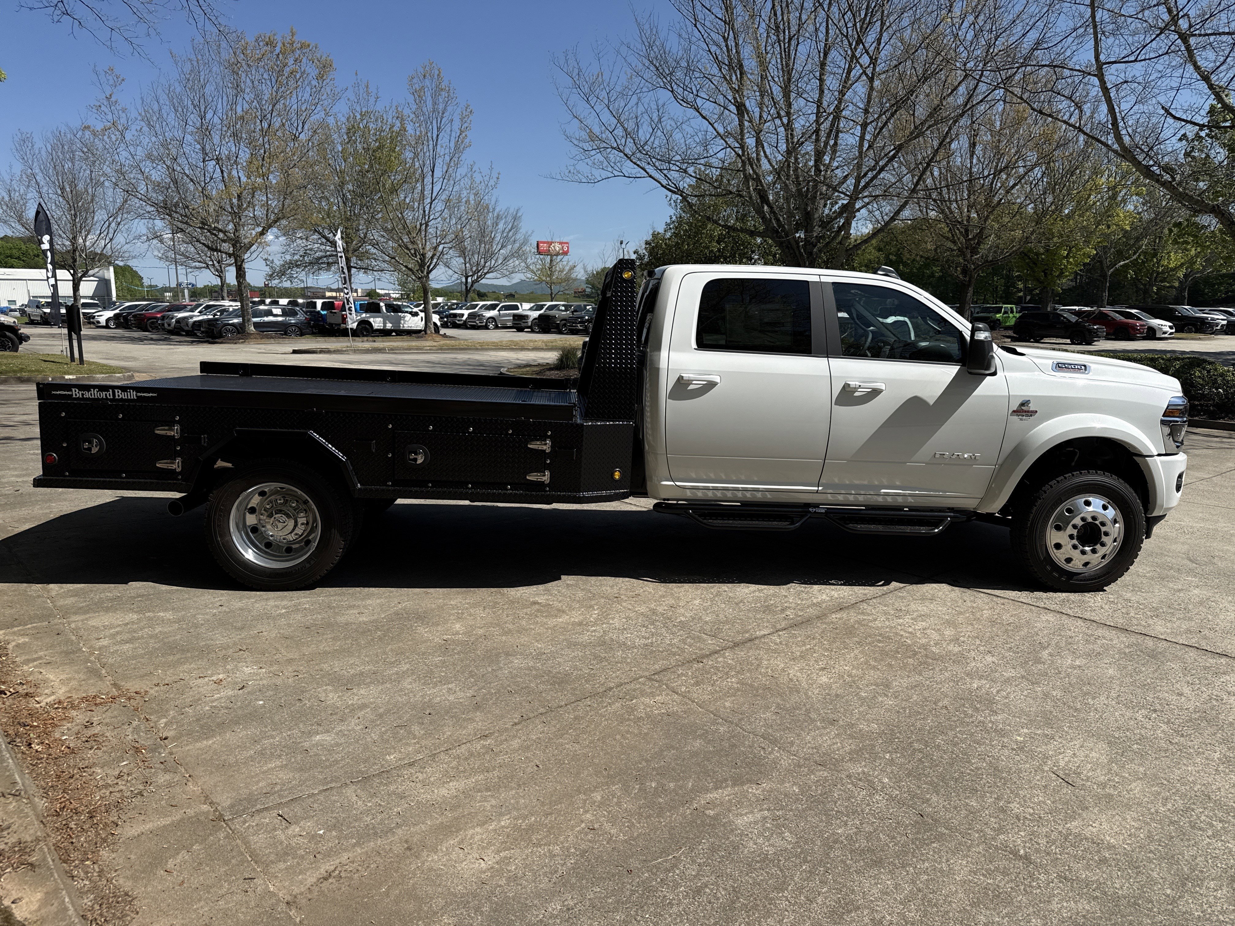 New 2026 Bright White Clear-Coat Exterior Paint RAM Big Horn image 8