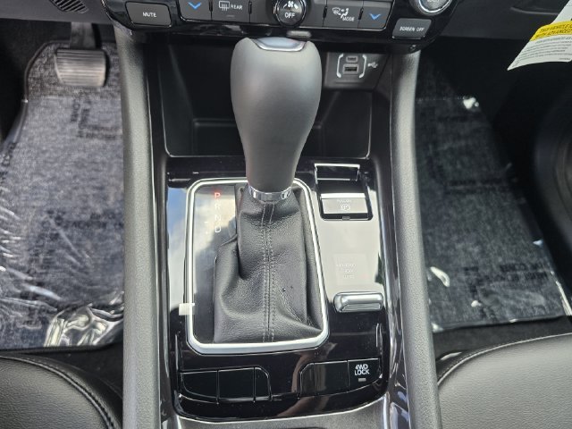 New 2026 Bright White Clear-Coat Exterior Paint Jeep Latitude image 21