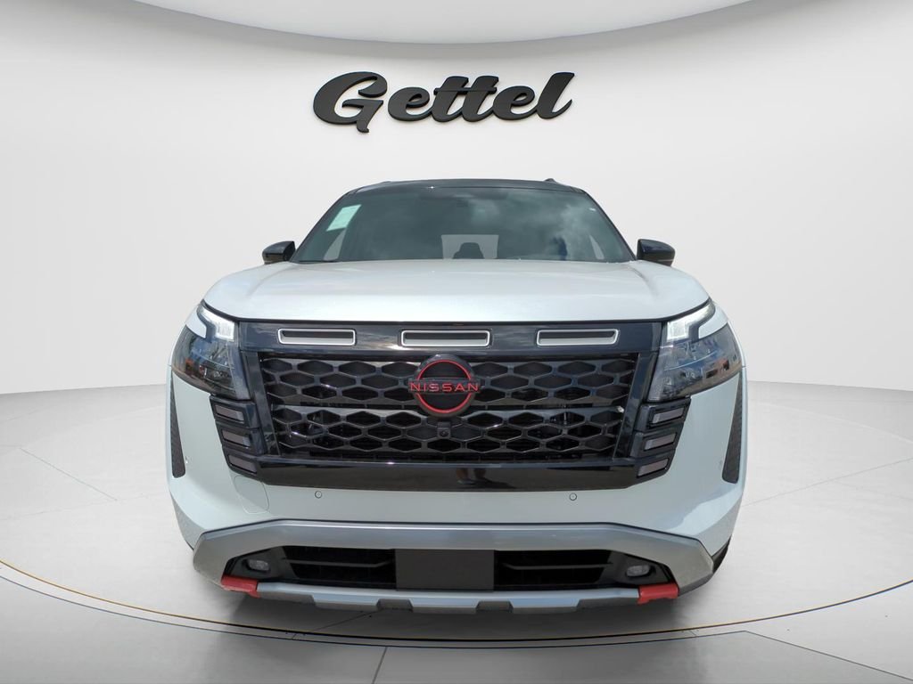 New 2026 Everest White Pearl TriCoat / Super Black Two-tone Nissan Rock Creek® image 2