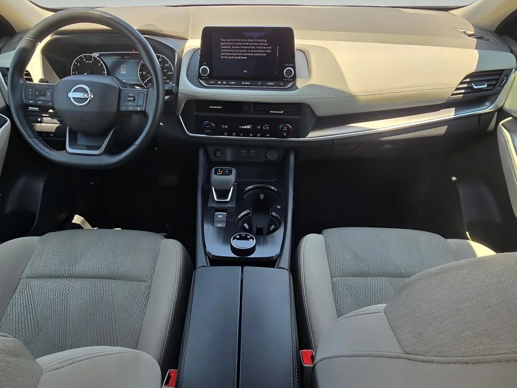 Used 2025 Everest White Pearl Nissan SV image 24