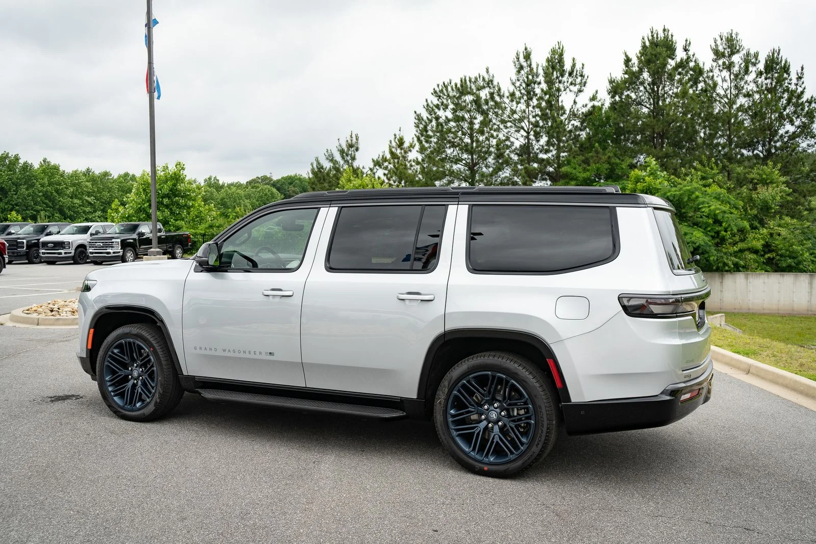 New 2026 Silver-Zynith Exterior Paint Jeep 85th Anniversary Edition image 7