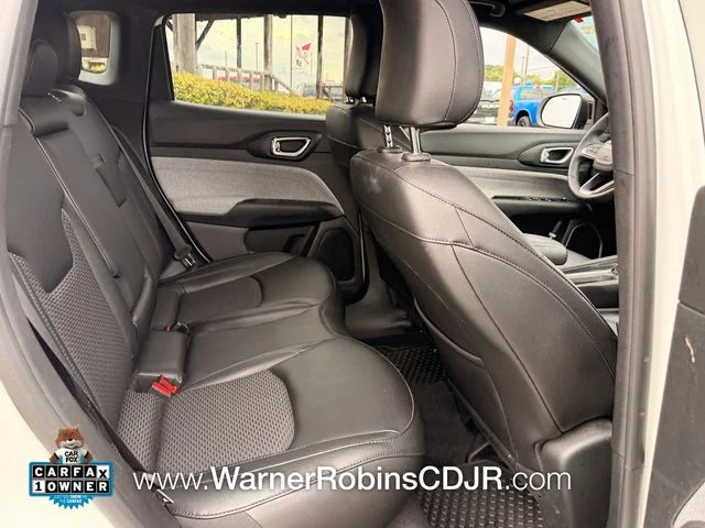 Used 2024 White Jeep Latitude image 18