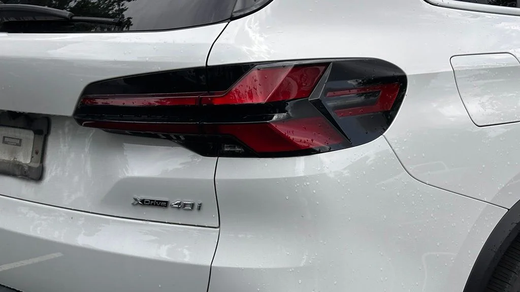 Used 2024 Alpine White BMW xDrive40i image 13