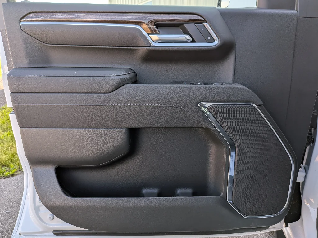 New 2026 Summit White GMC SLE image 11