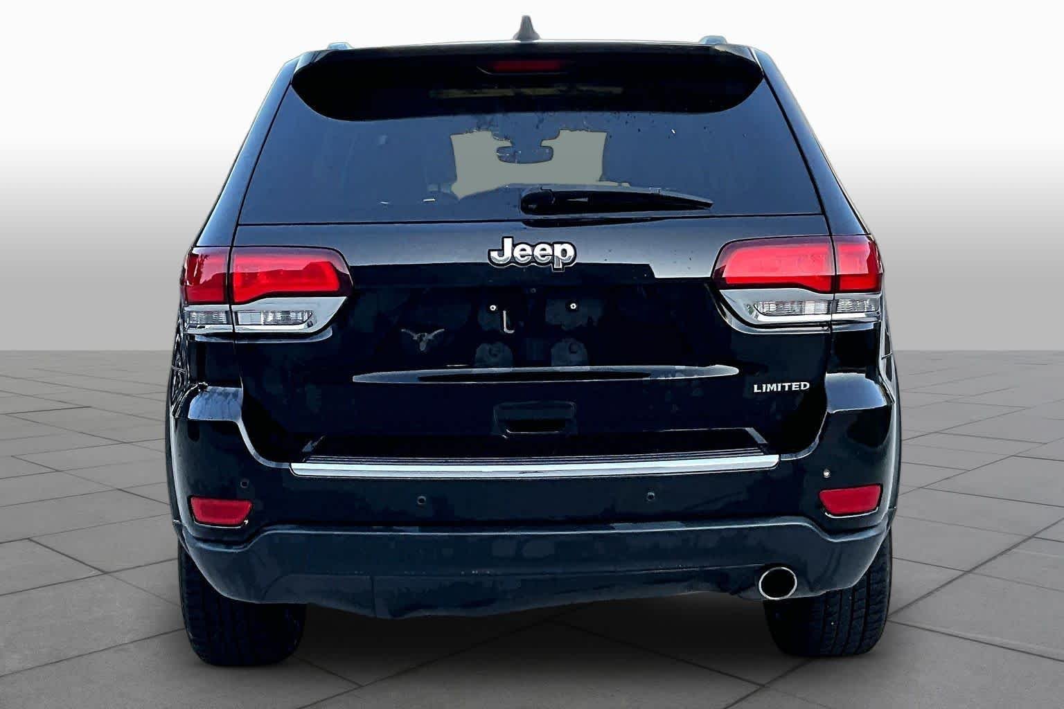 Used 2020 Diamond Black Crystal Pearlcoat Jeep Limited image 4