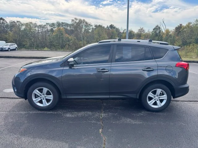 Used 2013 Magnetic Gray Metallic Toyota XLE image 6
