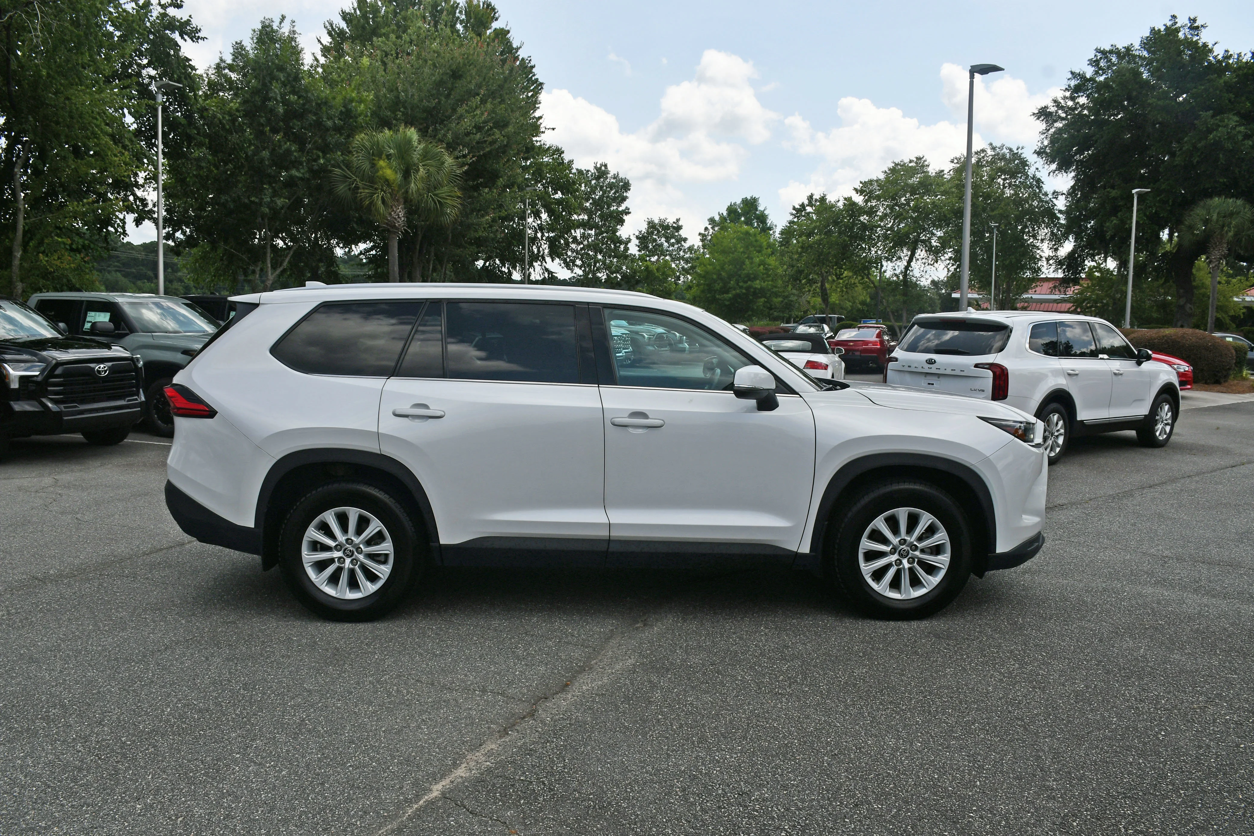 Used 2024 Beige Toyota XLE image 4