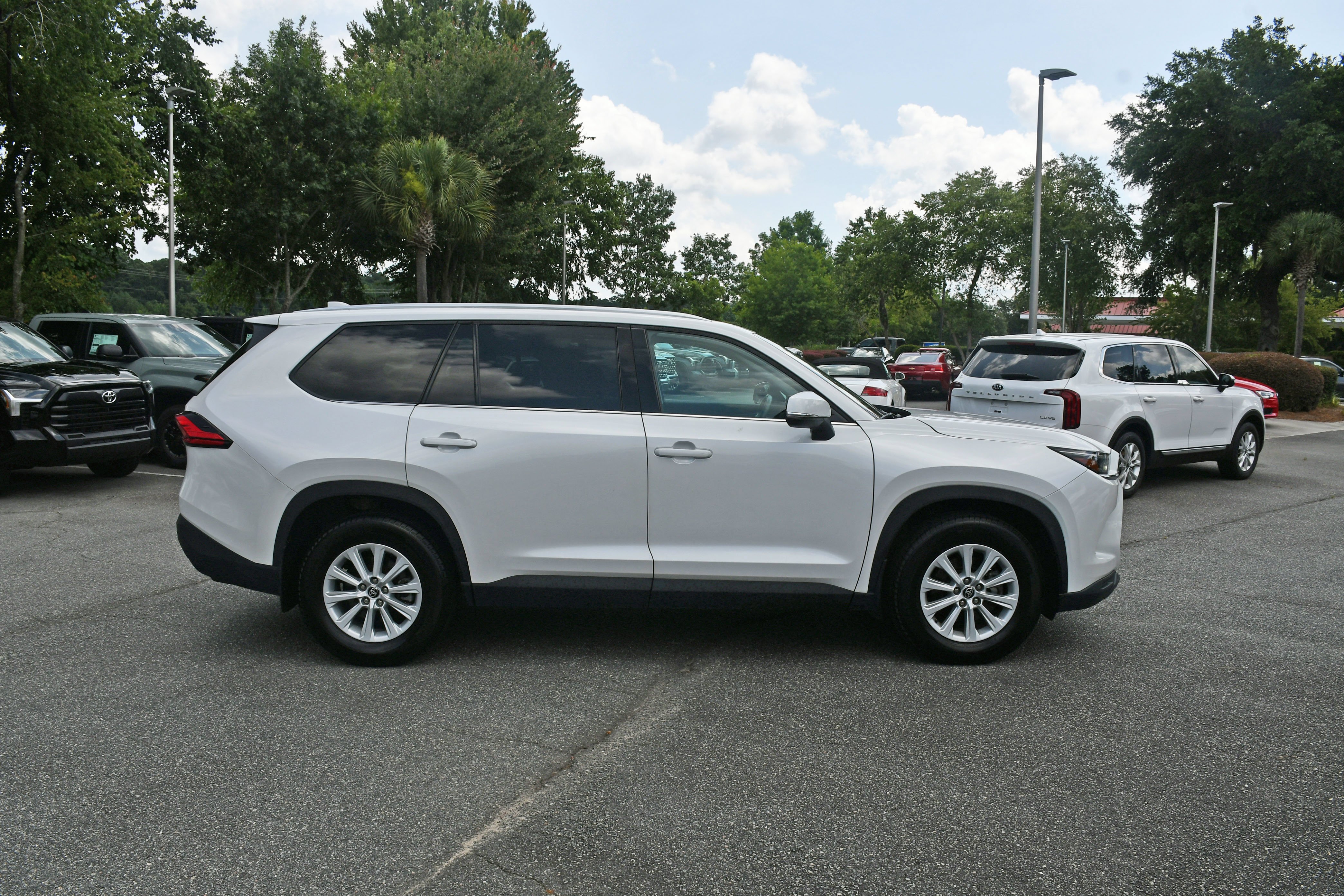 Used 2024 Beige Toyota XLE image 4
