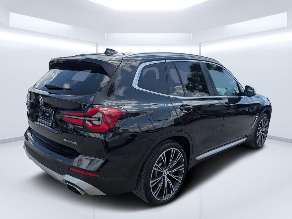 Used 2022 Black BMW sDrive30i image 3