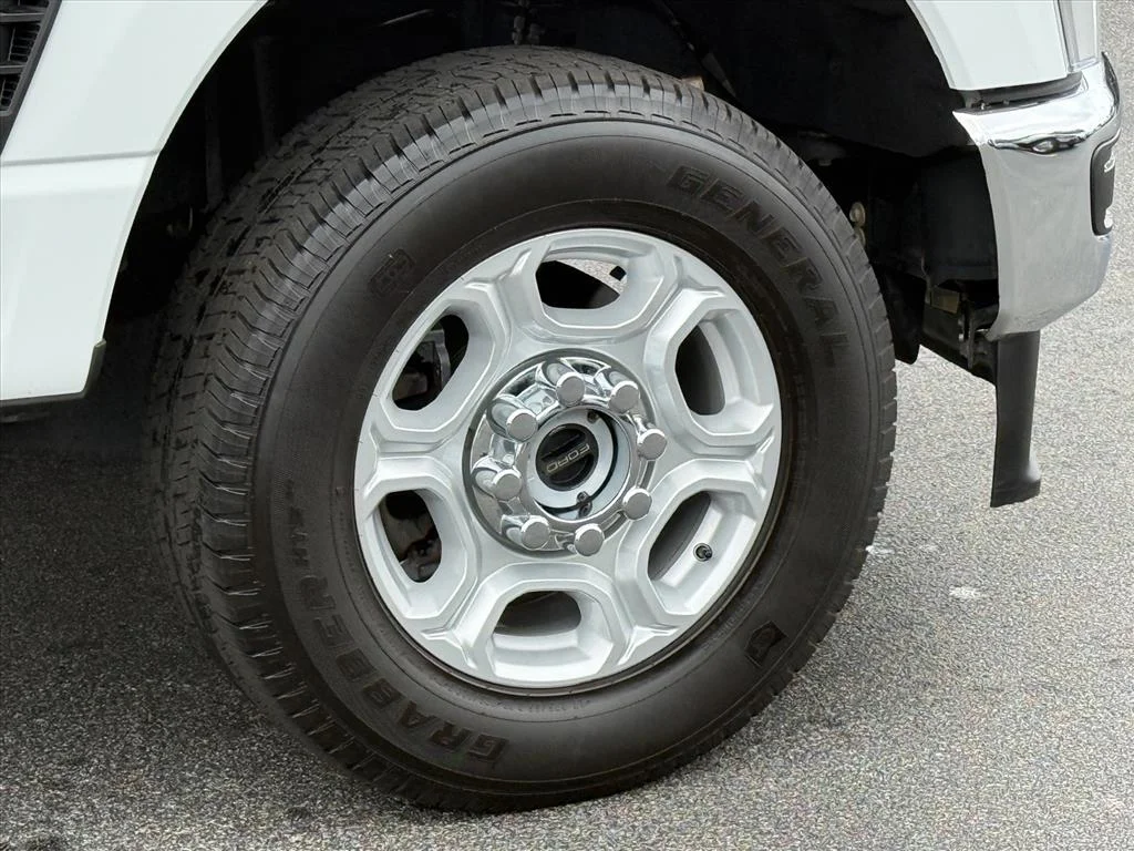 Used 2025 White Ford XLT image 9