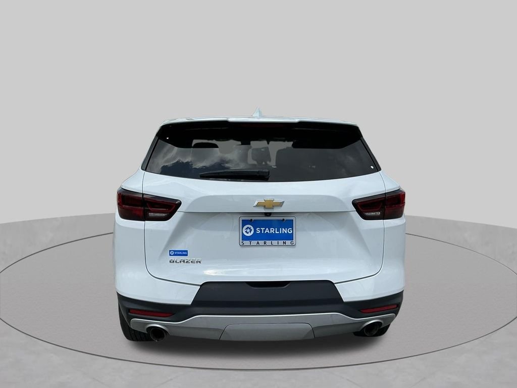 Used 2025 White Chevrolet LT image 4