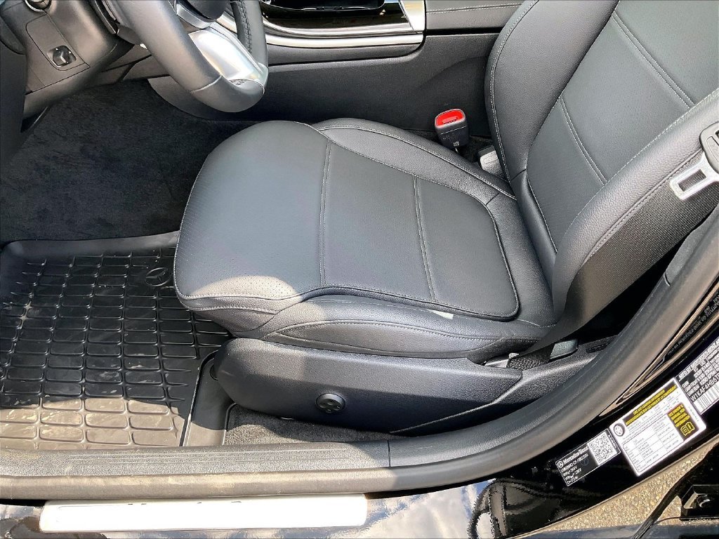 Used 2026 Black Mercedes-Benz C 300 image 33