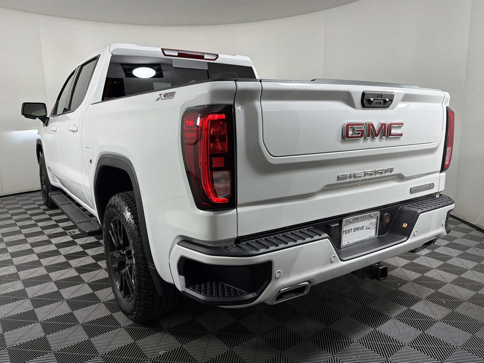 New 2026 Summit White GMC Elevation image 4
