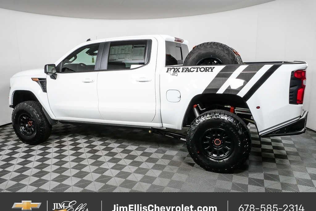 New 2025 Summit White Chevrolet RST image 31