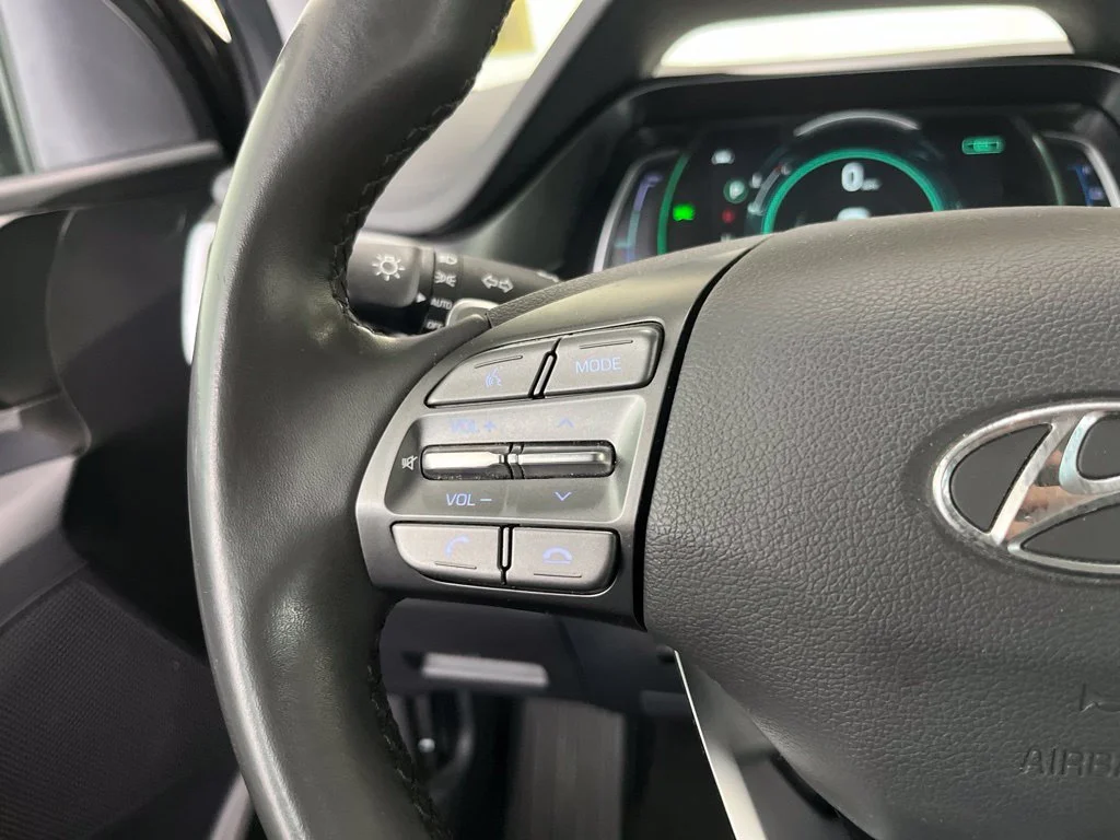 Used 2022 Gray Hyundai SEL image 6